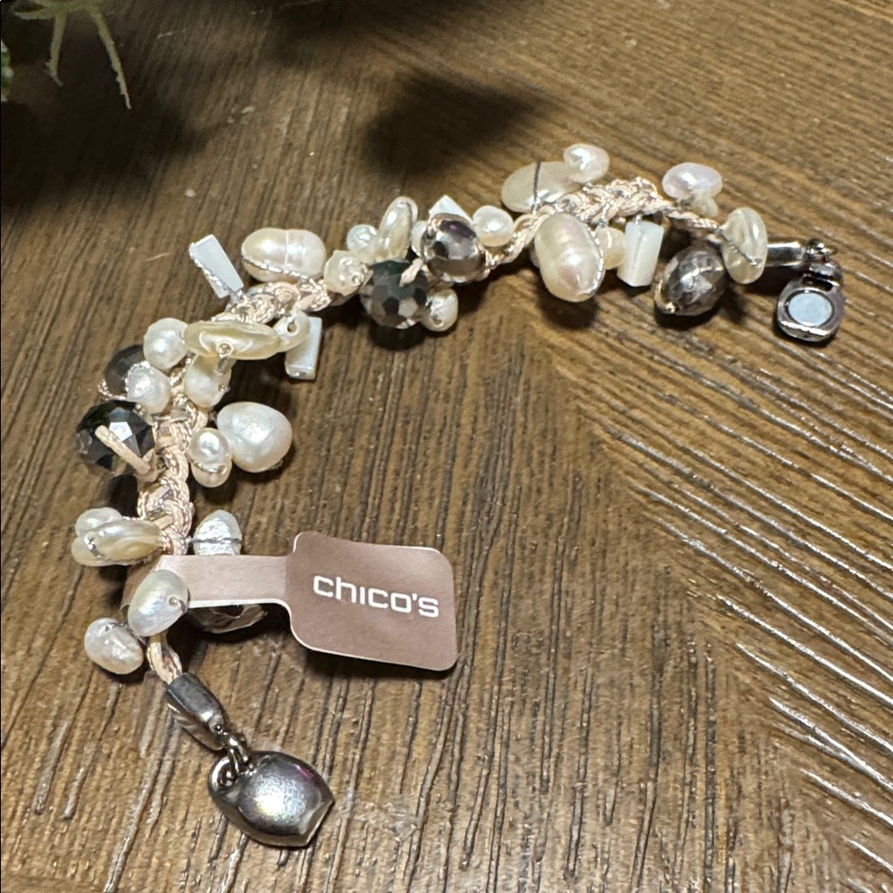 Chico’s Pearl & Crystal Charm Bracelet (BR222) - Picture 9 of 11